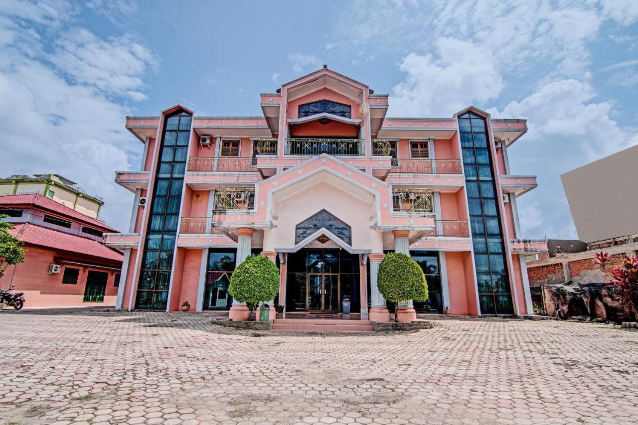 Oyo 92551 Netra Hotel Ujunbatu Exteriér fotografie