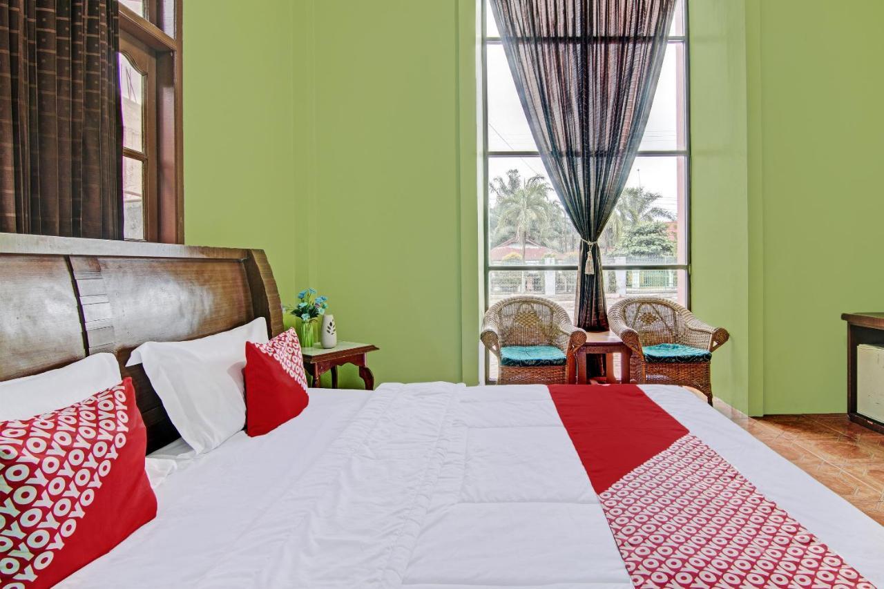 Oyo 92551 Netra Hotel Ujunbatu Exteriér fotografie