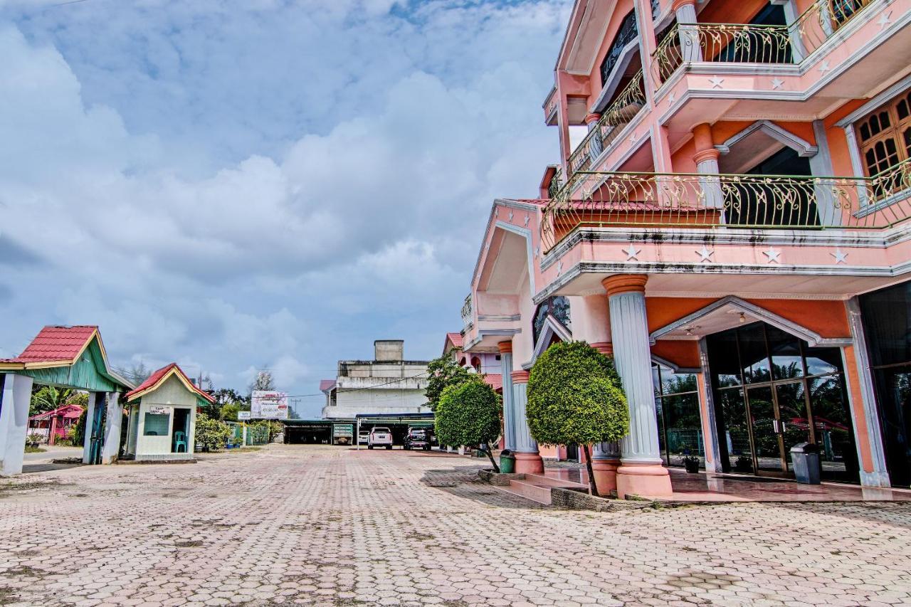 Oyo 92551 Netra Hotel Ujunbatu Exteriér fotografie