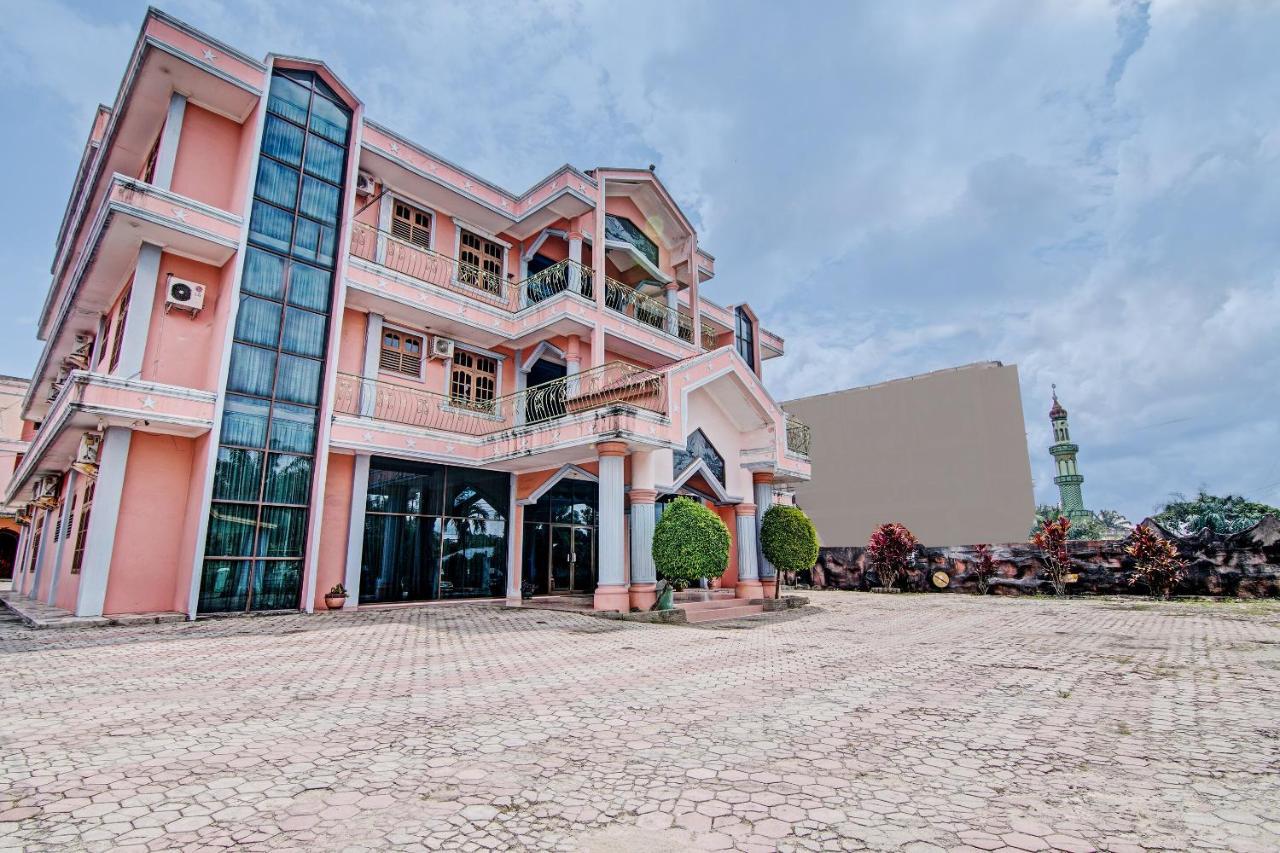 Oyo 92551 Netra Hotel Ujunbatu Exteriér fotografie