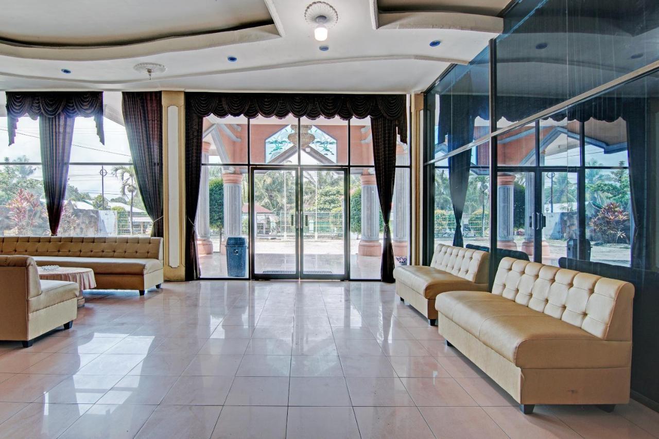 Oyo 92551 Netra Hotel Ujunbatu Exteriér fotografie