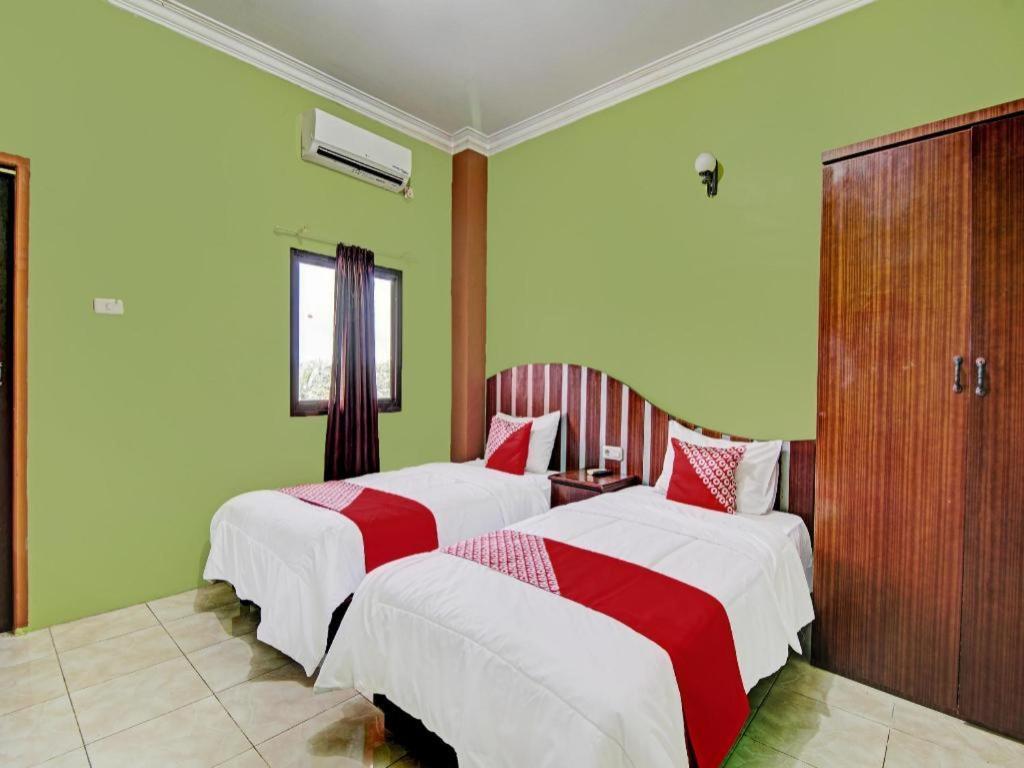 Oyo 92551 Netra Hotel Ujunbatu Exteriér fotografie