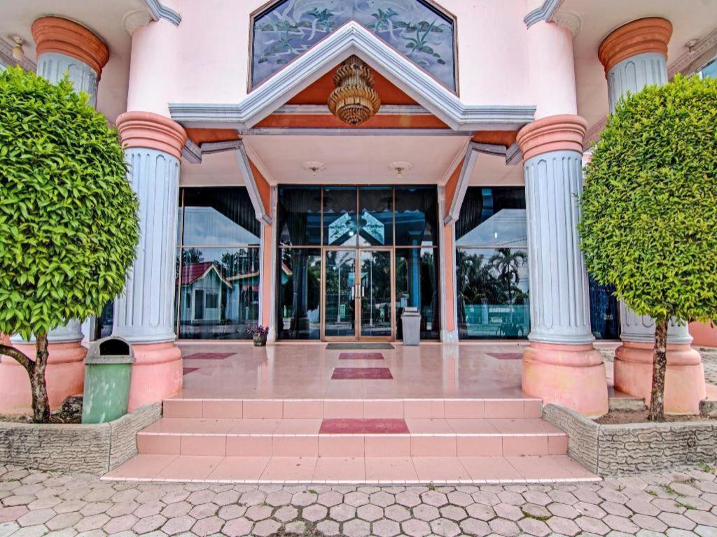 Oyo 92551 Netra Hotel Ujunbatu Exteriér fotografie